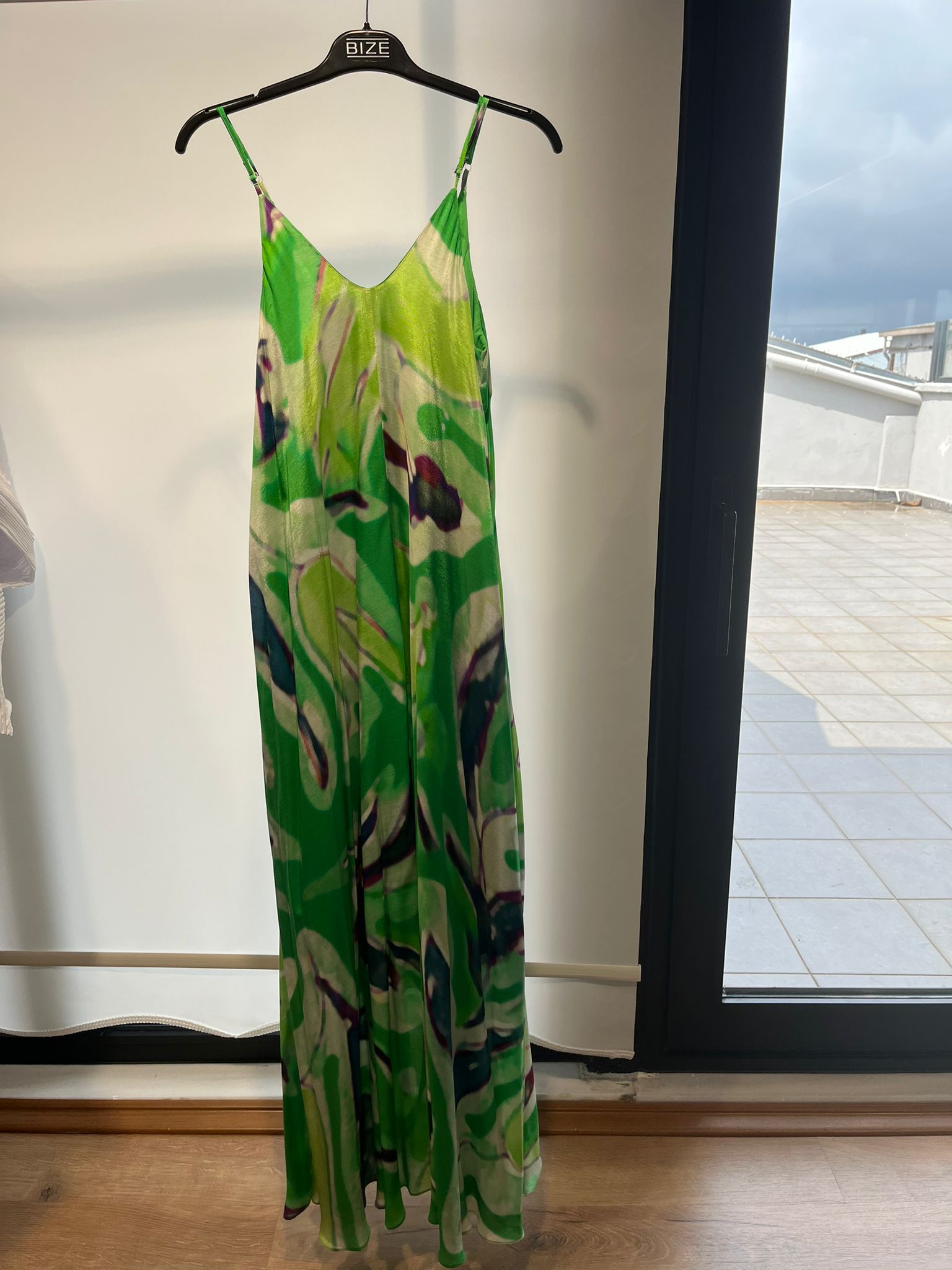 DRESS
